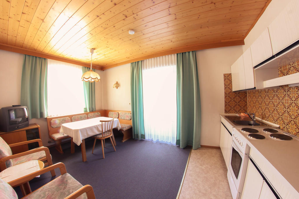 Pension Kroell Sankt Jakob in Defereggen Extérieur photo
