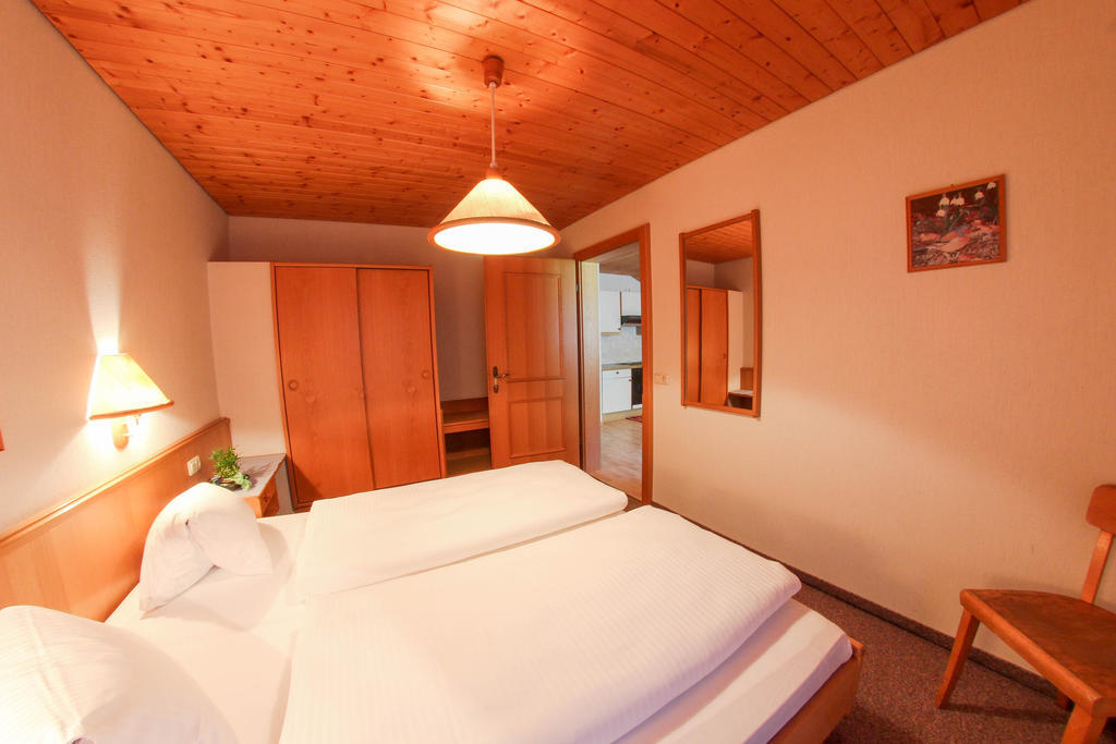 Pension Kroell Sankt Jakob in Defereggen Chambre photo
