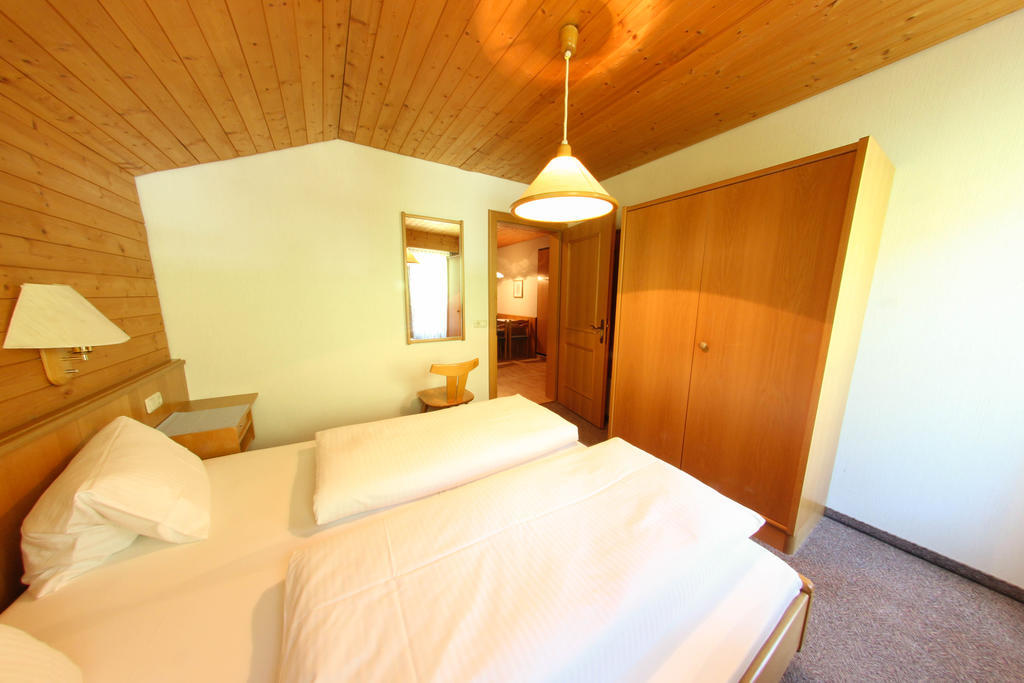 Pension Kroell Sankt Jakob in Defereggen Chambre photo